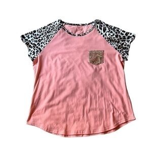 Boutique style top 3x peach w/cheetah print sleeves gold sequin chest pocket